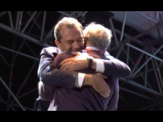 Download Video: Napoli - Elezioni, de Magistris chiude campagna con Salvatore Borsellino (03.06.16)