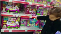 Cute Little Girl Doing Shopping  TOYS  R  US   Toy Shopping Cart