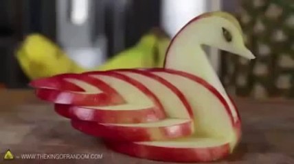 Apprends en quelques minutes à couper une pomme en forme de cygne !