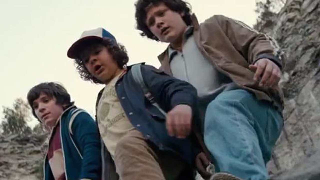 Stranger Things - Bande-annonce - Netflix ( Winona Ryder)