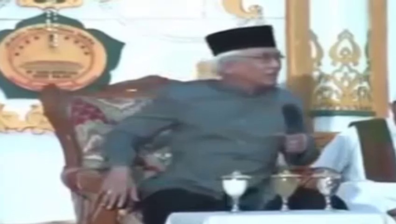 KH Mustofa Bisri PENGAJIAN UMUM & Halal Bi Halal Gus Mus di PP Sabilurrosyad Malang Part 1 of 2