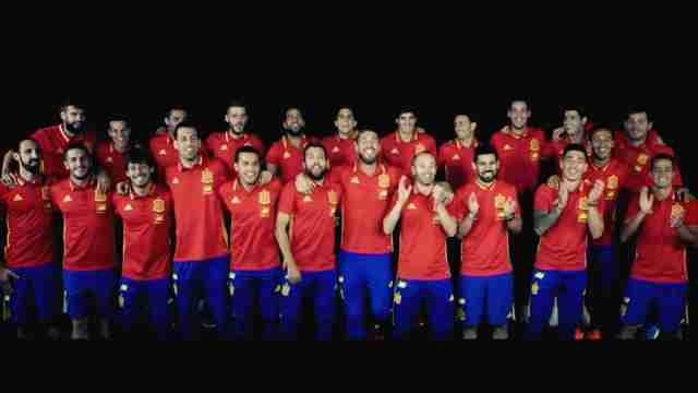 Niña Pastori y Sergio Ramos cantan el nuevo himno de La Roja