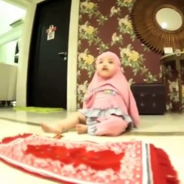 Lucunya Arsy Addara Musicia Nurhermansyah Belajar Sholat Sambil di Videoin Ayah Anang Hermansyah