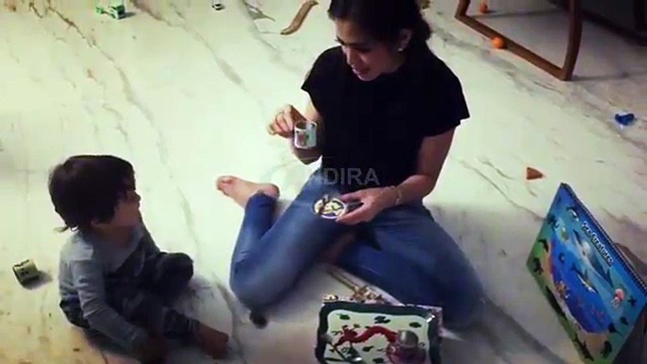 Senangnya El Barack Alexander Maen Minum Minuman Sama Mama Jessica Iskandar