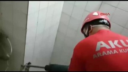 Denizli Boruda Sıkışan Yavru Kediyi Akut Kurtardı