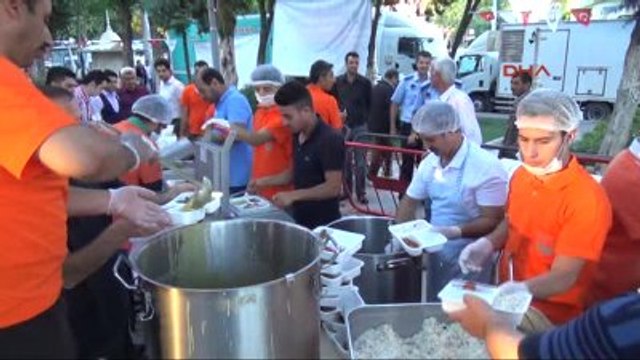 Büyükşehir Belediyesi Siverek?te İftar Yemeği Verdi