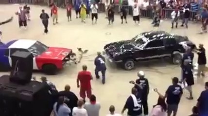 Fight entre deux voitures "low rider" qui se soulèvent au mexique