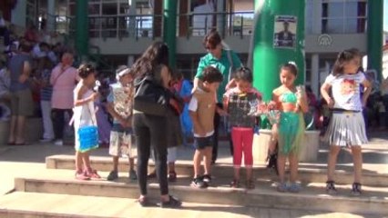 Atıklardan Yaptıkları Kıyafetleri Sergilediler