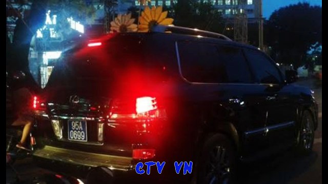 Tổng bí thư yêu cầu kiểm tra vụ xe Lexus tư biển xanh