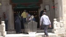 Sağlık Eski Bakanı Müezzinoğlu Vezneciler'de Şehitler İçin Dua Etti