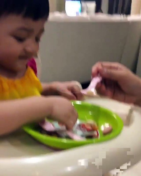 Vidoe Lucu Arsy Addara Nyanyi Sambil Makan Ayam Goreng di Marahin Ncuss Suruh Nyanyi Yang Keras