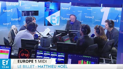 Matthieu Noël s'intéresse à notre meneuse de jeu, Anissa Haddadi