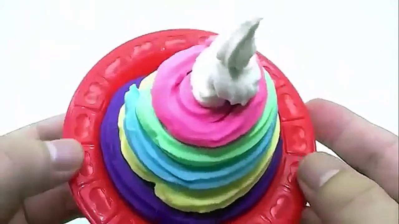 PEPPA PIG family Watching Play Doh Cream Cake Rainbow Color Wonderful