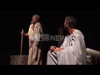 Ora News – “Akuza e Sokratit”, monodramë e Platonit vihet në skenën e teatrit të Vlorës
