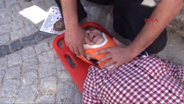 Edirne' de Şehit Cenazesi Sonrası Arbede Çıktıedirne' de Şehit Cenazesi Sonrası Arbede Çıktı Ek...