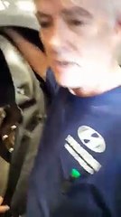 Un mécanicien trouve un chat coincé dans un passage de roue !