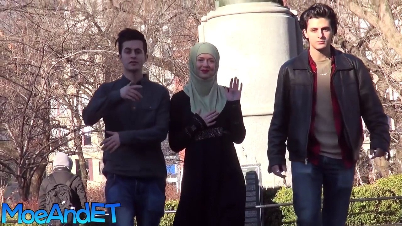Muslim Women Harassed For Praying In Public! (SOCIAL EXPERIMENT)