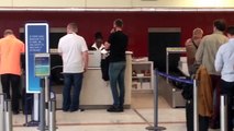 Nicolas Lombaerts à l'aéroport, après avoir quitté les Diables et l'Euro (VIDEO 2)