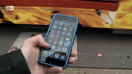 "Лежачий" светофор для любителей смартфонов (10.06.2016)