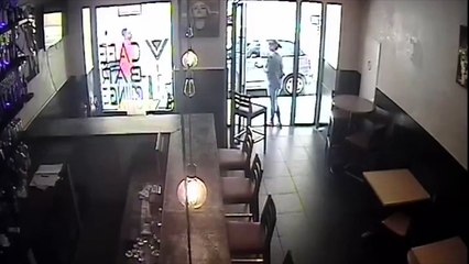 Révoltant : elle se fait giflée parce qu'elle vend de l'alcool dans son bar pendant le ramadan !