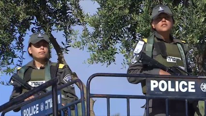 الاحتلال يمنع الرجال دون 45 عاما من الصلاة بالأقصى