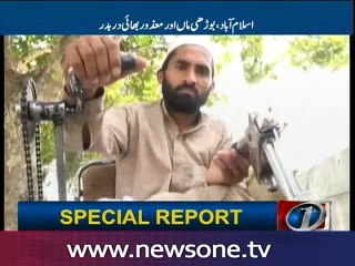 Helpless mother, son on the roads of Islamabad