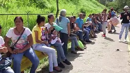 Chavista aseguró que las colas son insoportables