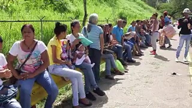 Chavista aseguró que las colas son insoportables