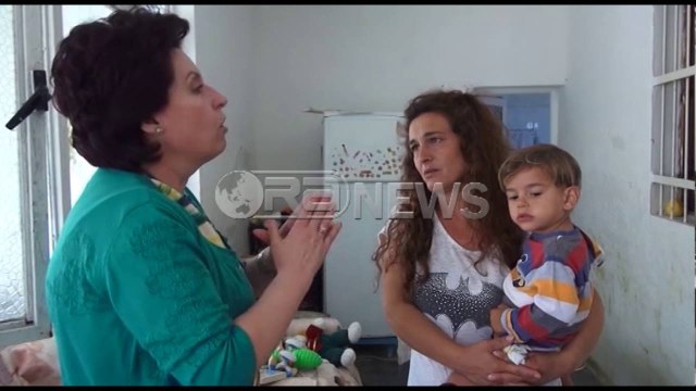 Ora News – Vlorë, gruaja e dhunuar, i gjendet punë dhe banesë nënës së tre fëmijëve