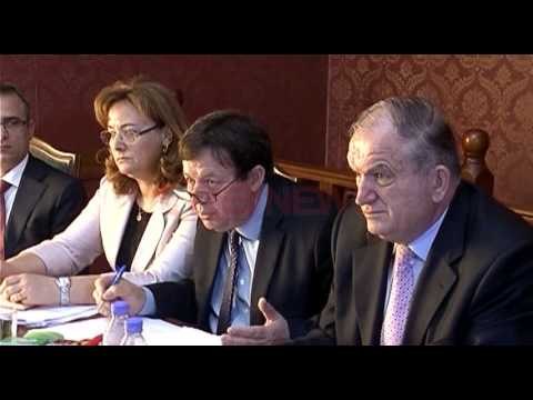 Shqiptarët të parët në Holandë, administratorët japin dokumenta fallco për azil- Ora News