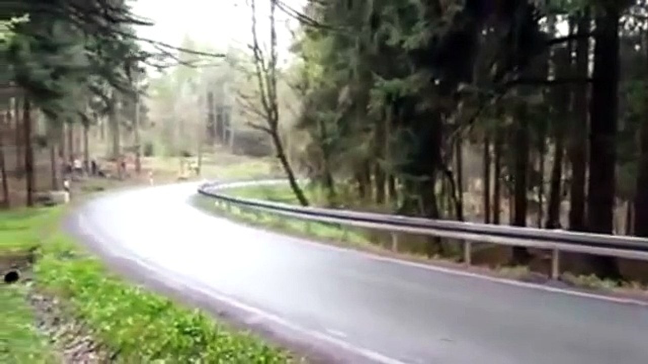 Un virage, trois Porsches, trois styles différents !