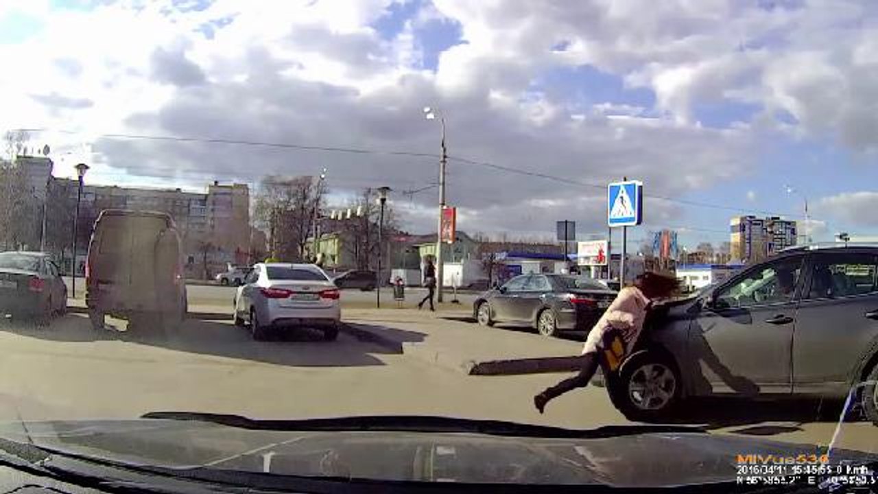 Pédestrians Vs Traffic #2 | Pedestrians on the road | Piétons contre voitures | Avril 2016