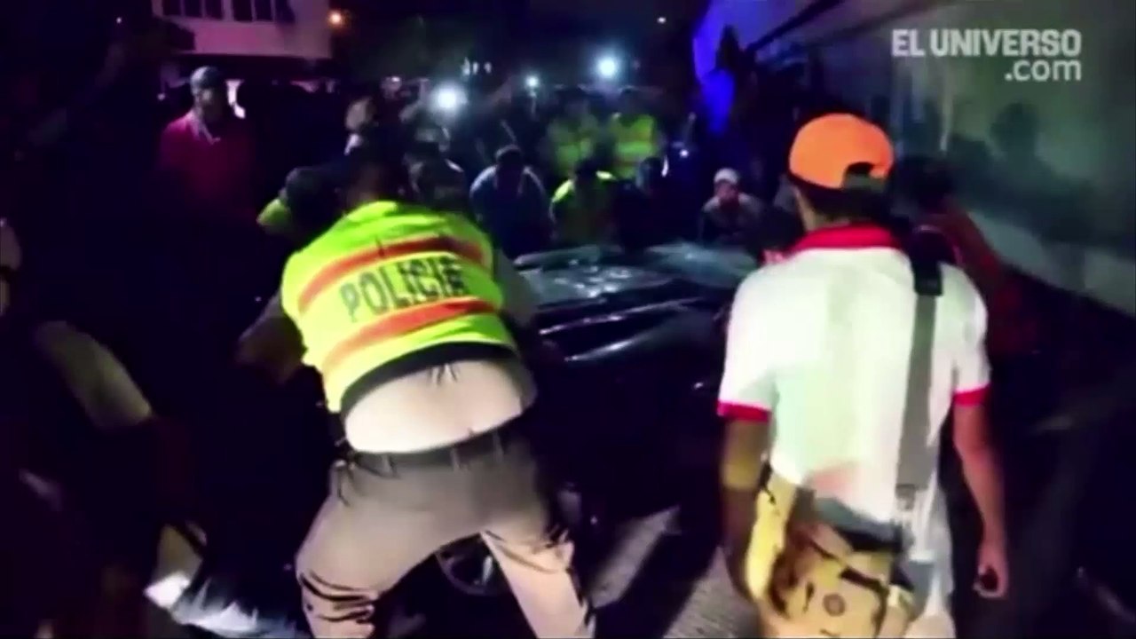 New quake, magnitude 6.2, strikes off Ecuador coast