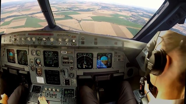 LFPG A320 Cockpit view Two Female Pilot Landing RWY 27R