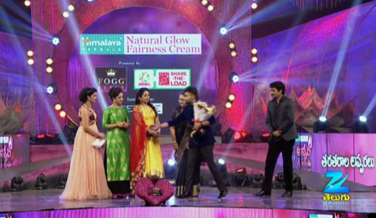 Anchor Suma Turns Hot Topic Between Narendra Modi and Obama