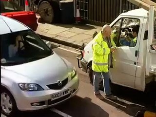 Girl Parks Her Car Like A Boss