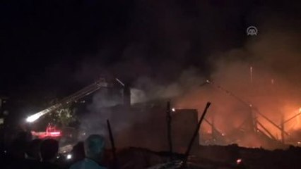 İki Katlı Ahşap Ev Kül Oldu