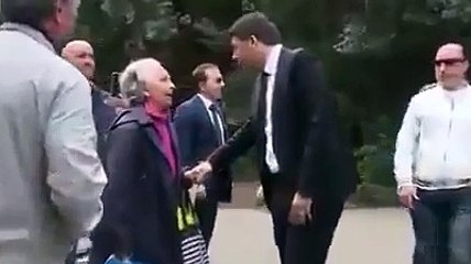 (VIDEO) Anziana Piange Ma Renzi La Umilia Così: Il Video Che Sta Indignando L’Italia. GUARDA!