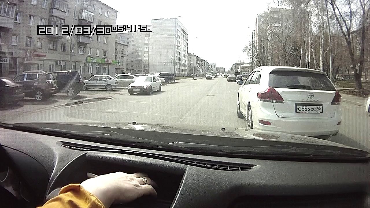 Почему на красный едете - я же потихонечку