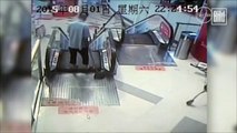 Rolltreppe brutal Mann verliert Fuß nach Unfall ( China / Handwerk / Sicherheit )