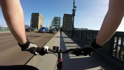 Talking on the phone makes you deaf and blind to the world