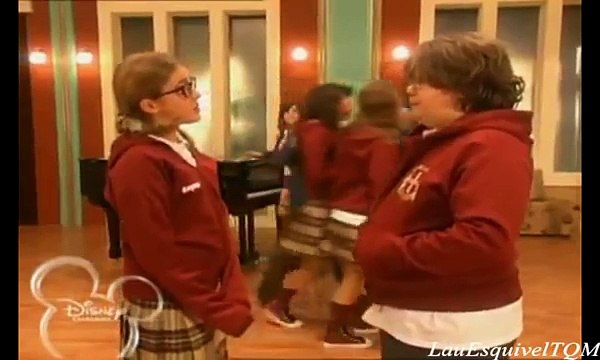 Patito Feo Antonella rompe los anteojos a Patito