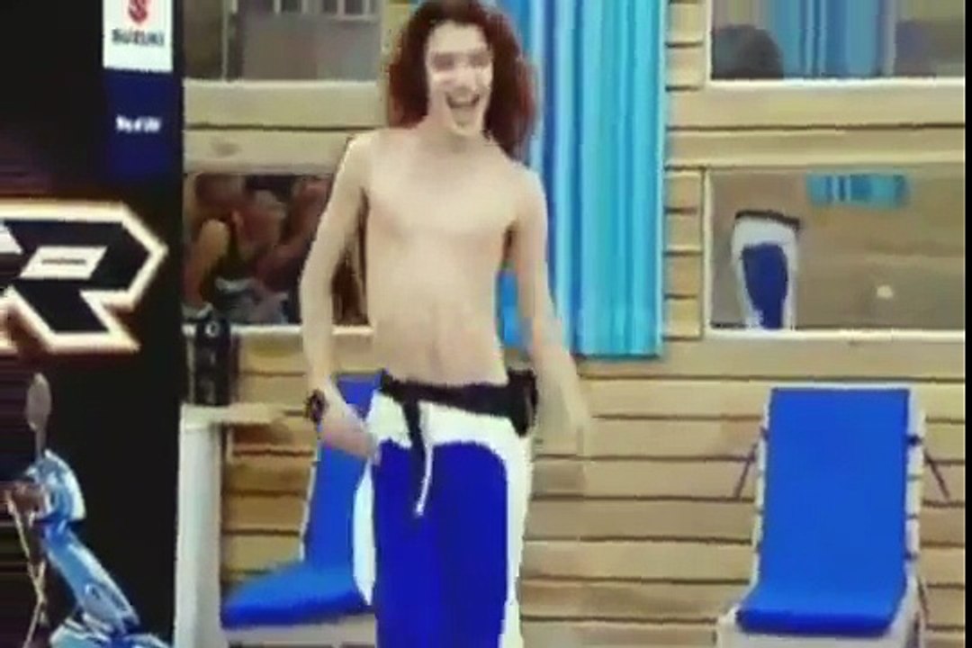 Oscar Naranjo ahora es Valentina