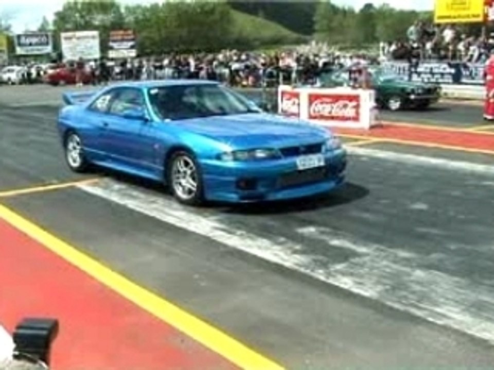 Nissan Skyline GT-R 34 vs Dodge Charger
