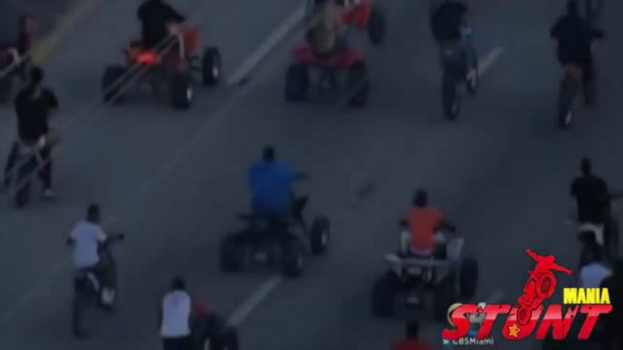 Police VS Moto - Police CHASE Motorcycle Cops Riding WHEELIES - Compilation