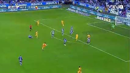 Daniel Alves pète des panneaux pubs, ça le fait marrer