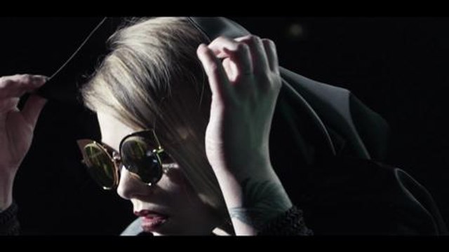 EXCLUSIF - Découvrez Cœur de Pirate dans les coulisses de la campagne Fendi