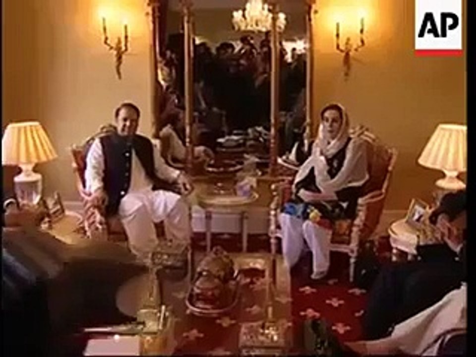 A Rare video of Benazir Bhutto visiting Nawaz Sharif's London aP-ments in 2007