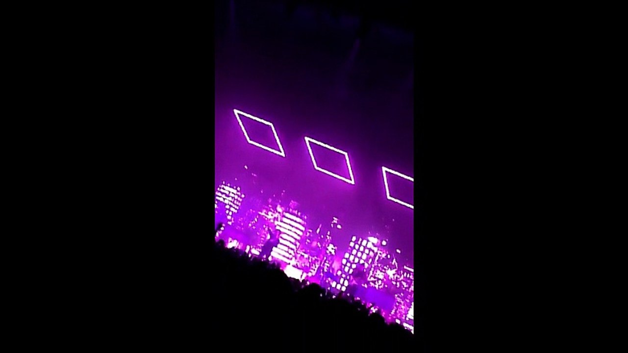 Derek Hough at The 1975 041916