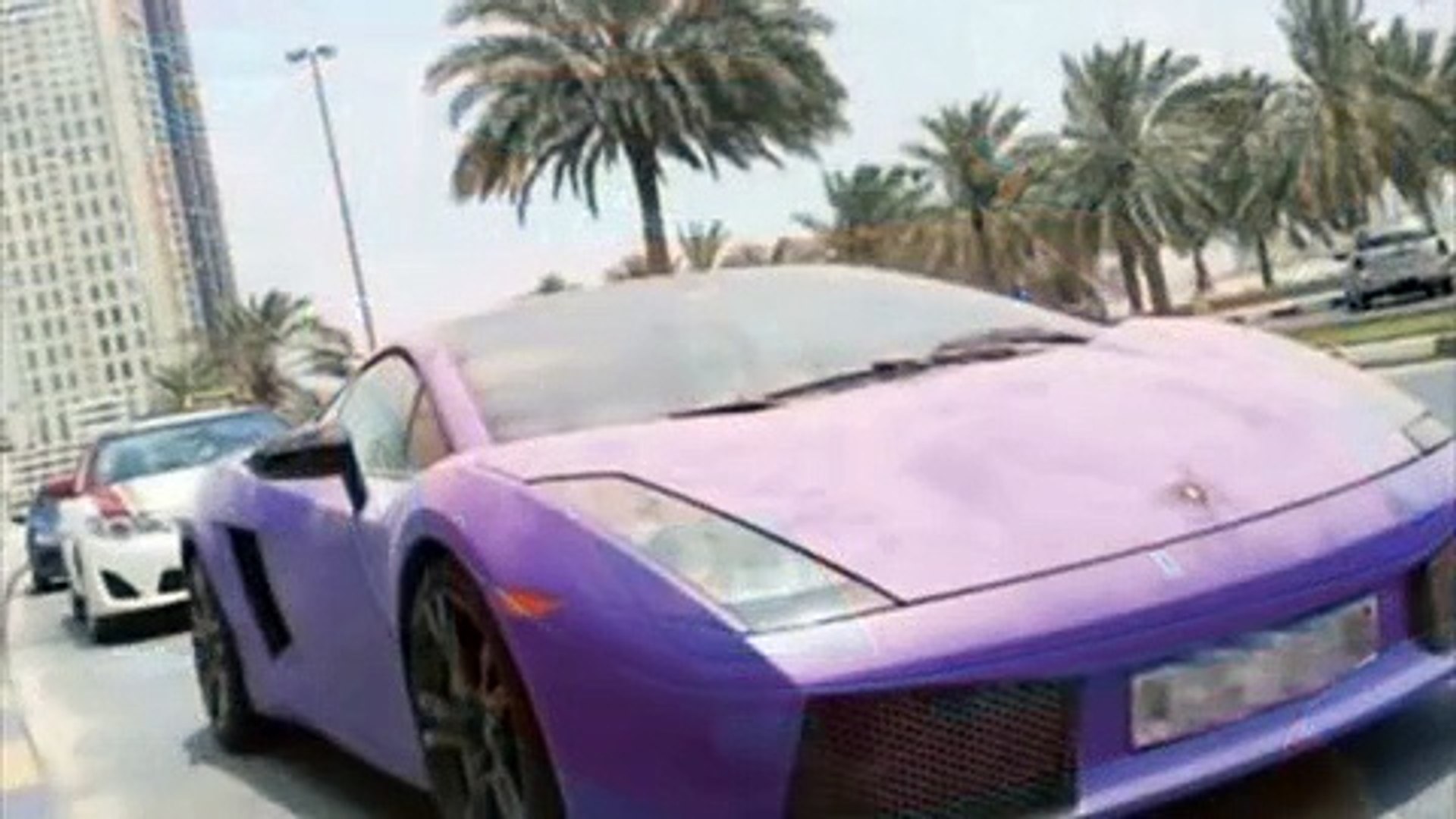 Dubai'deki Terk Edilmiş Pahalı Arabalar - Dailymotion Video